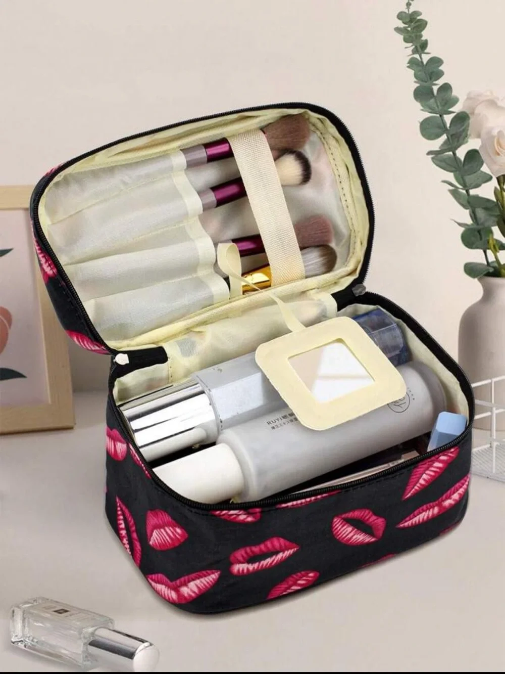 Large Portable KISS Lip Pattern Makeup Bag